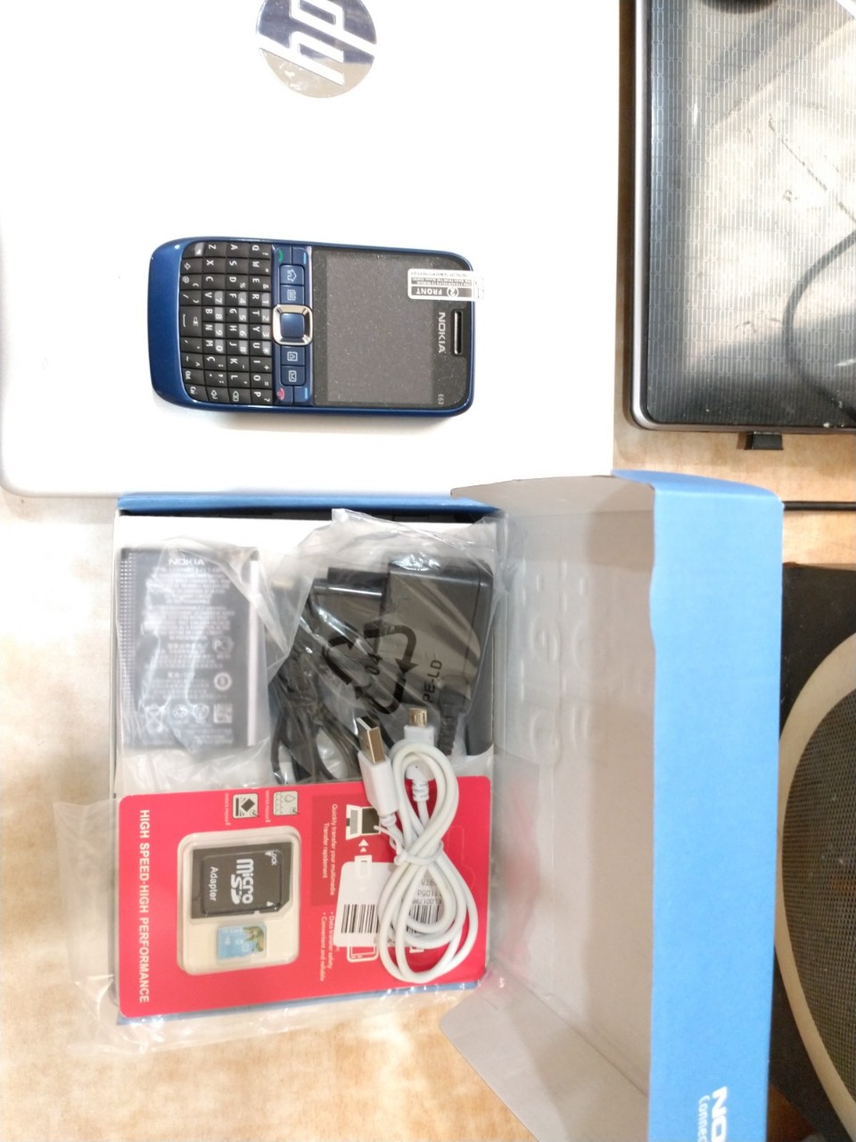 Bộ phụ kiện và Điện thoại Nokia E63 full box mới (xanh than)