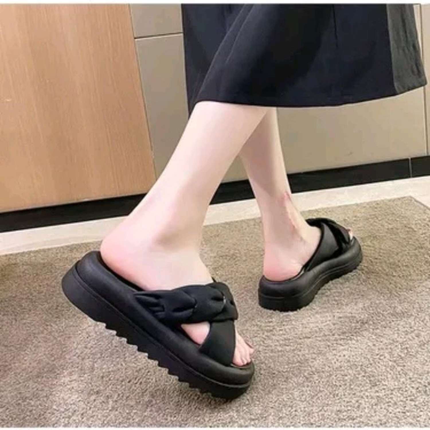Dép Nữ Quai Chéo Đế 4cm Răng Cưa Tipa