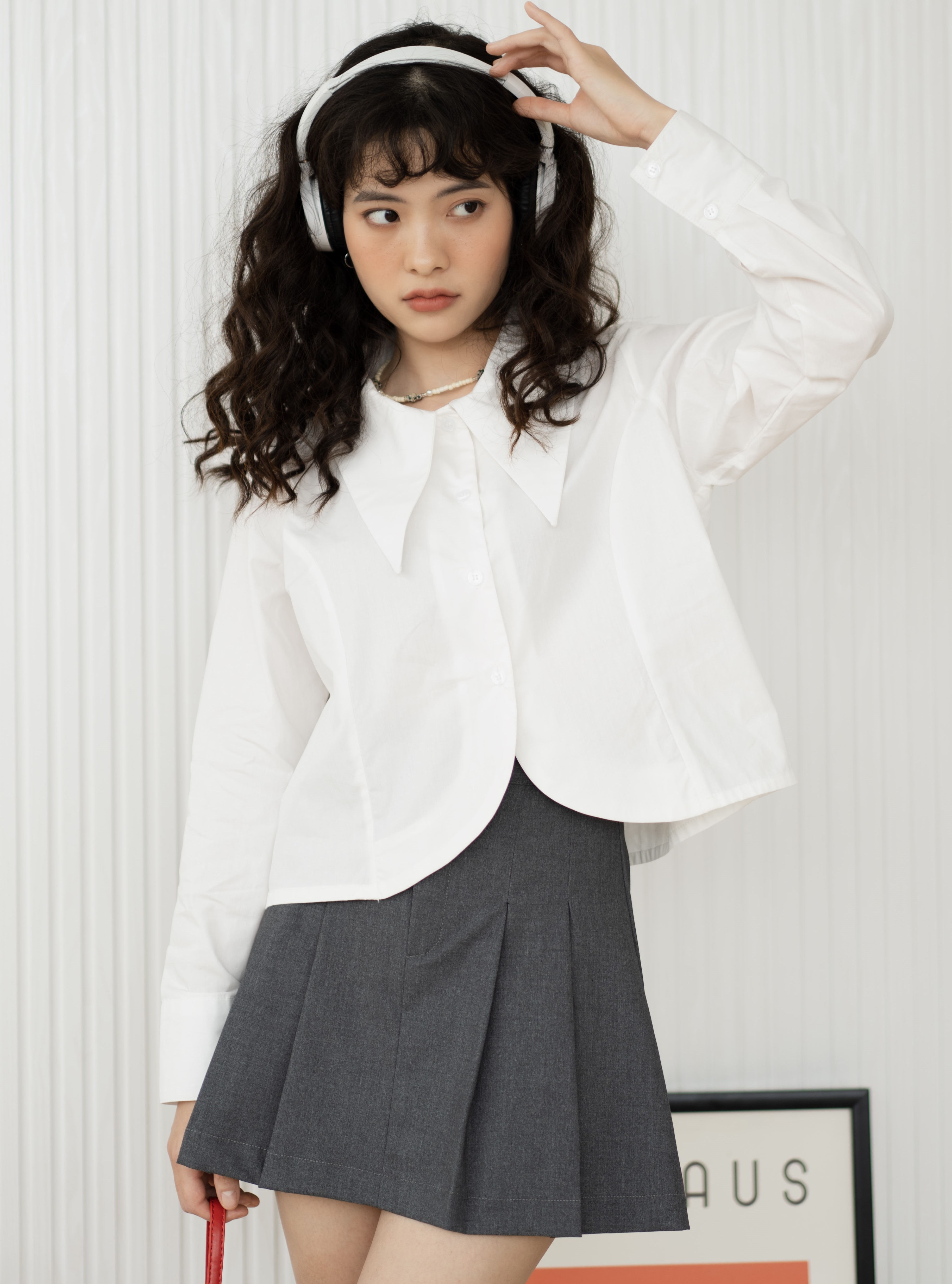 [Nhập LAZLOOK99 GIẢM 100K/500K] Chân váy ngắn 2 li form xòe có lót quần – Split Skirt – by ufo.thebasic