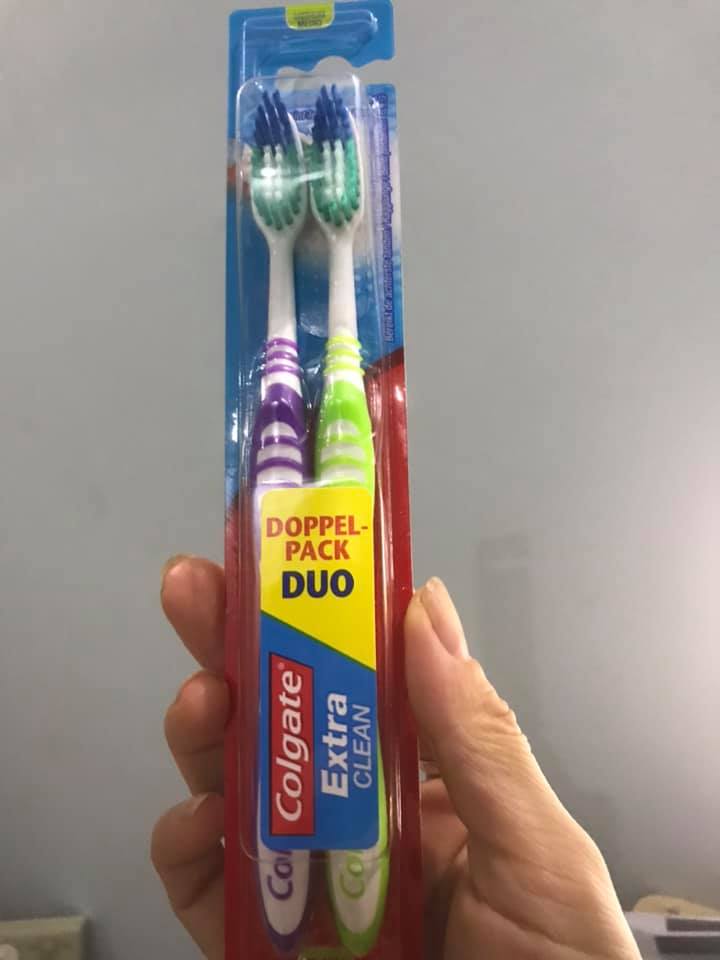 Bàn chải đánh răng Colgate Extra Clean