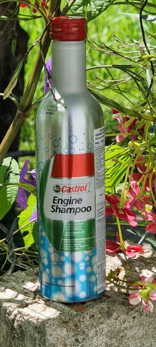 Súc động cơ castrol chính hãng đã có mẫu mới