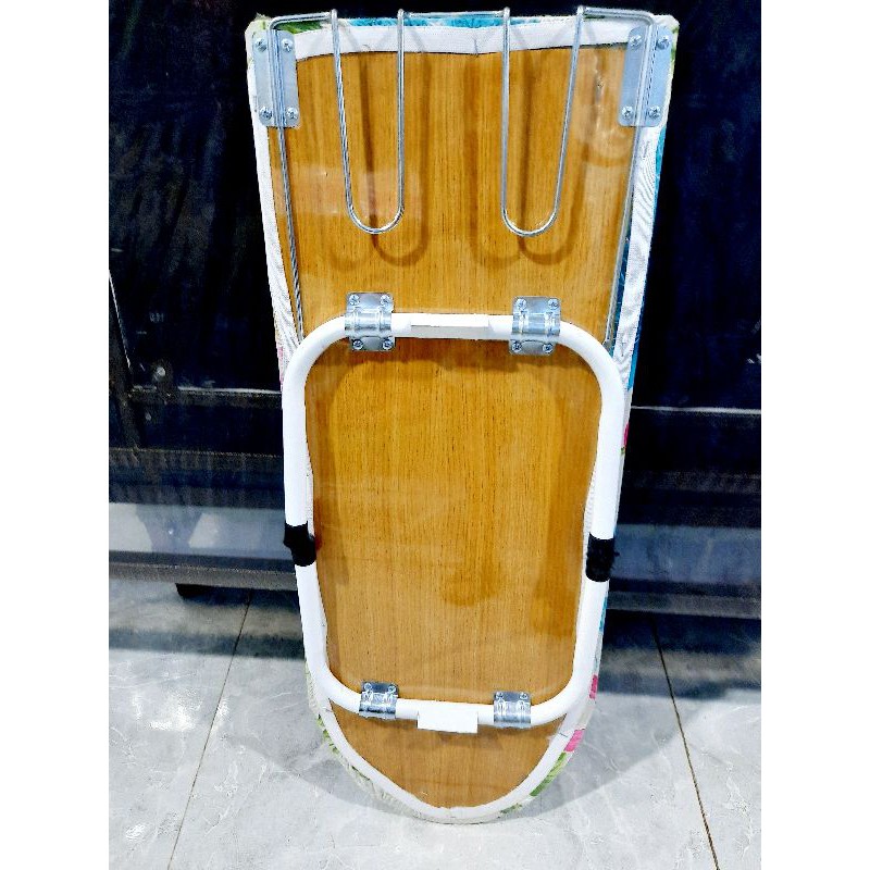 Bàn Ủi Ngồi Có Kệ Để Bàn Ủi