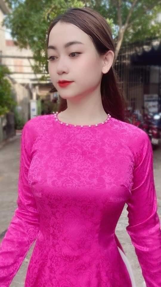 Áo dài truyền thống gấm tơ mềm cổ tròn phối trai