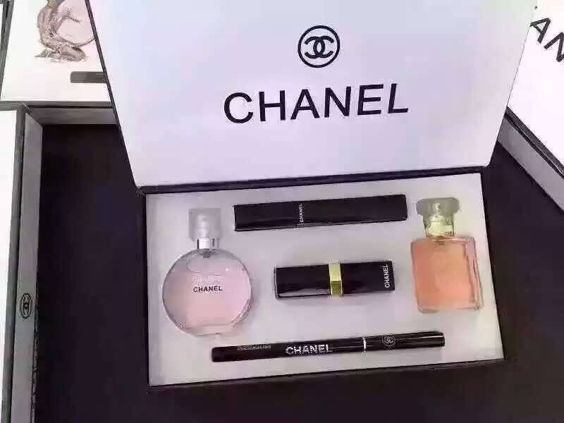 Bộ mỹ phẩm trang điểm nước hoa 5 món