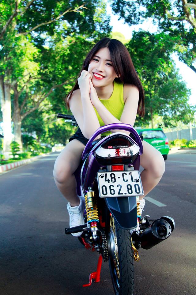 BUGI NGK THÁI LAN C7HSA CHÂN NGẮN