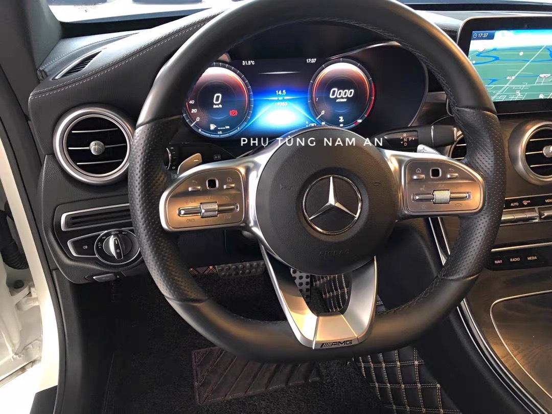 ỐP VÔ LĂNG AMG MERCEDES (LOGO VÔ LĂNG AMG)