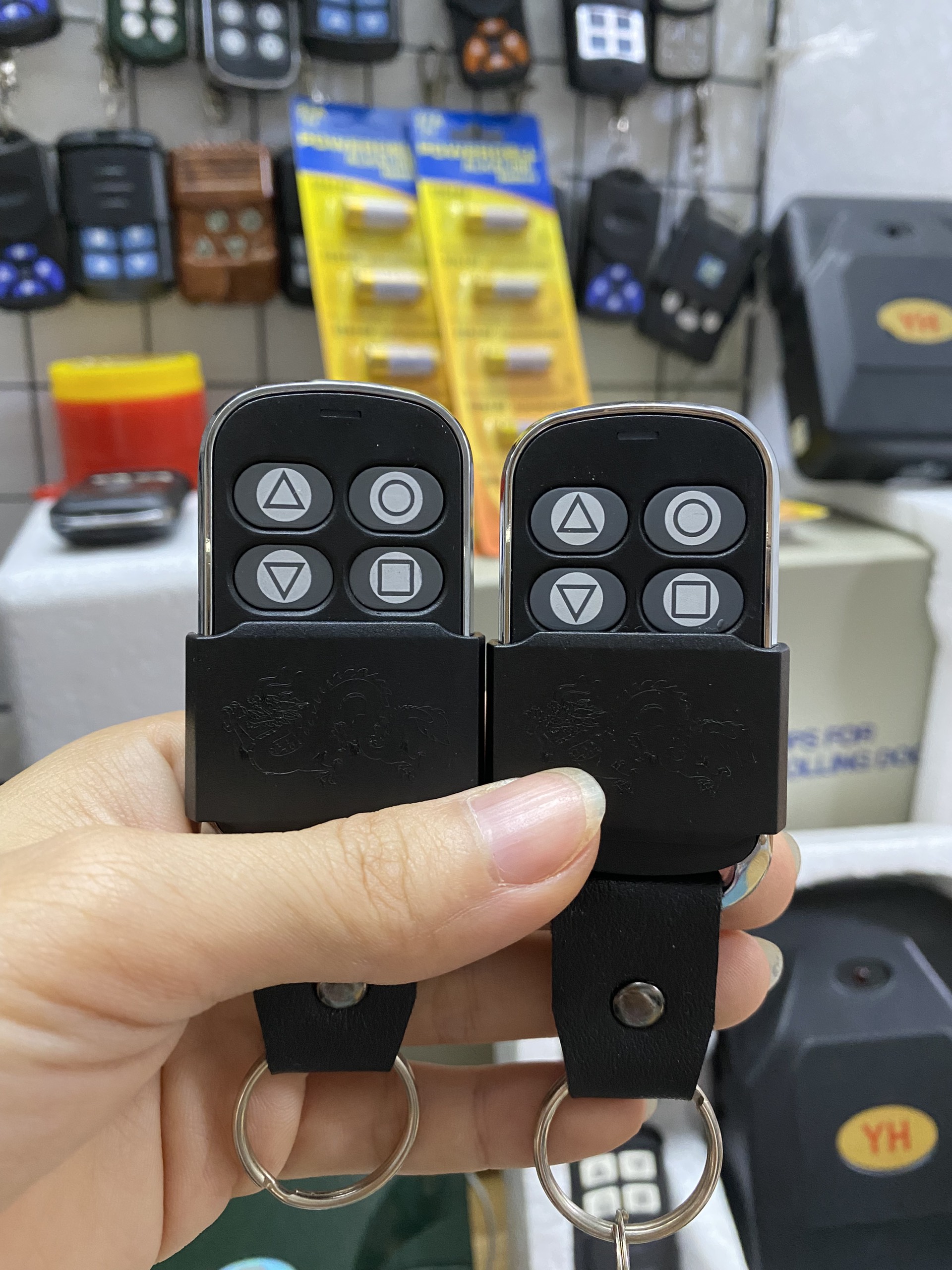 Điều khiển cửa cuốn Austdoor hàng chính hãng