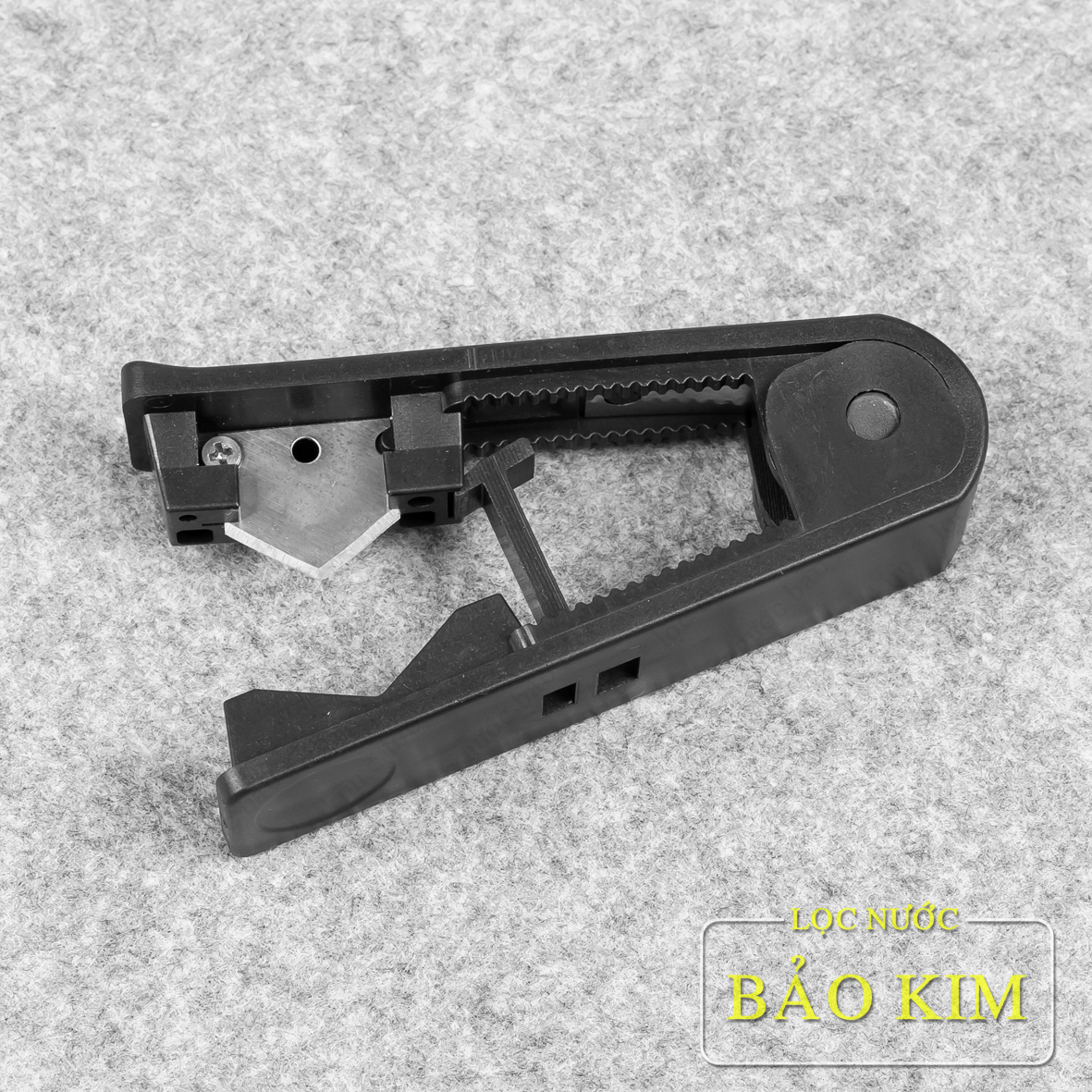 Dao cắt, bấm dây dẫn nước RO