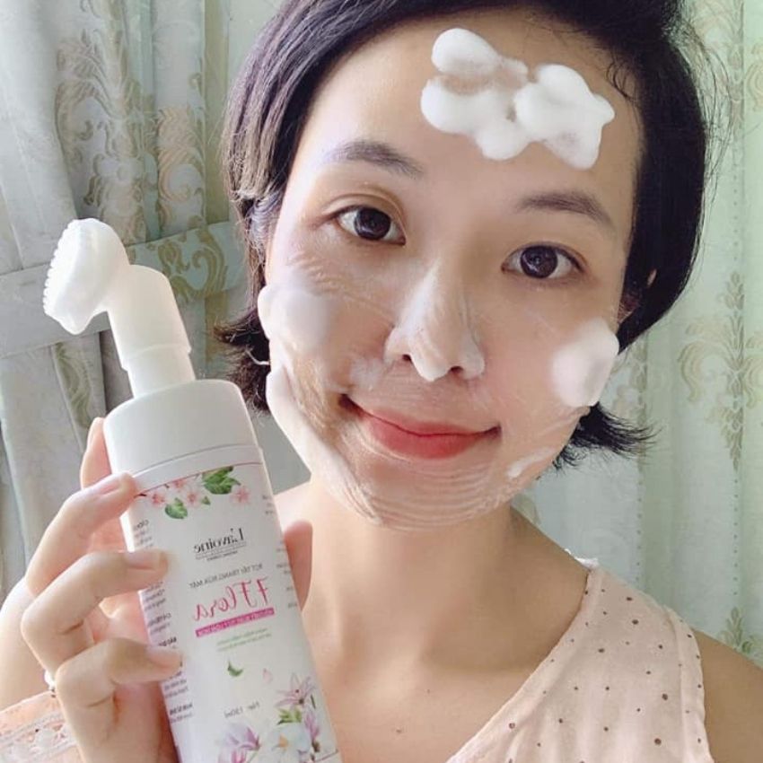 TẢY TRANG DẠNG BỌT LAVOINE
