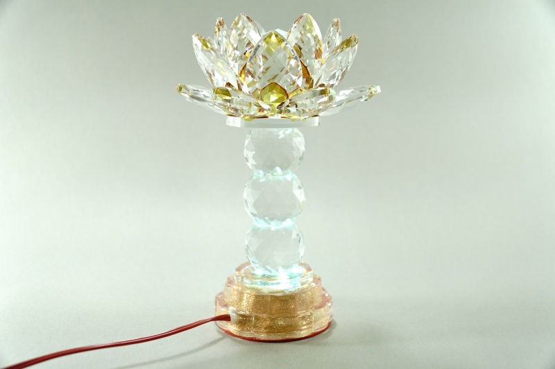 [HCM]Đèn thờ Phật điện pha lê nguyên khối hoa sen đèn thờ led đổi màu trụ tròn tầng cao cấp - Cao 20cm