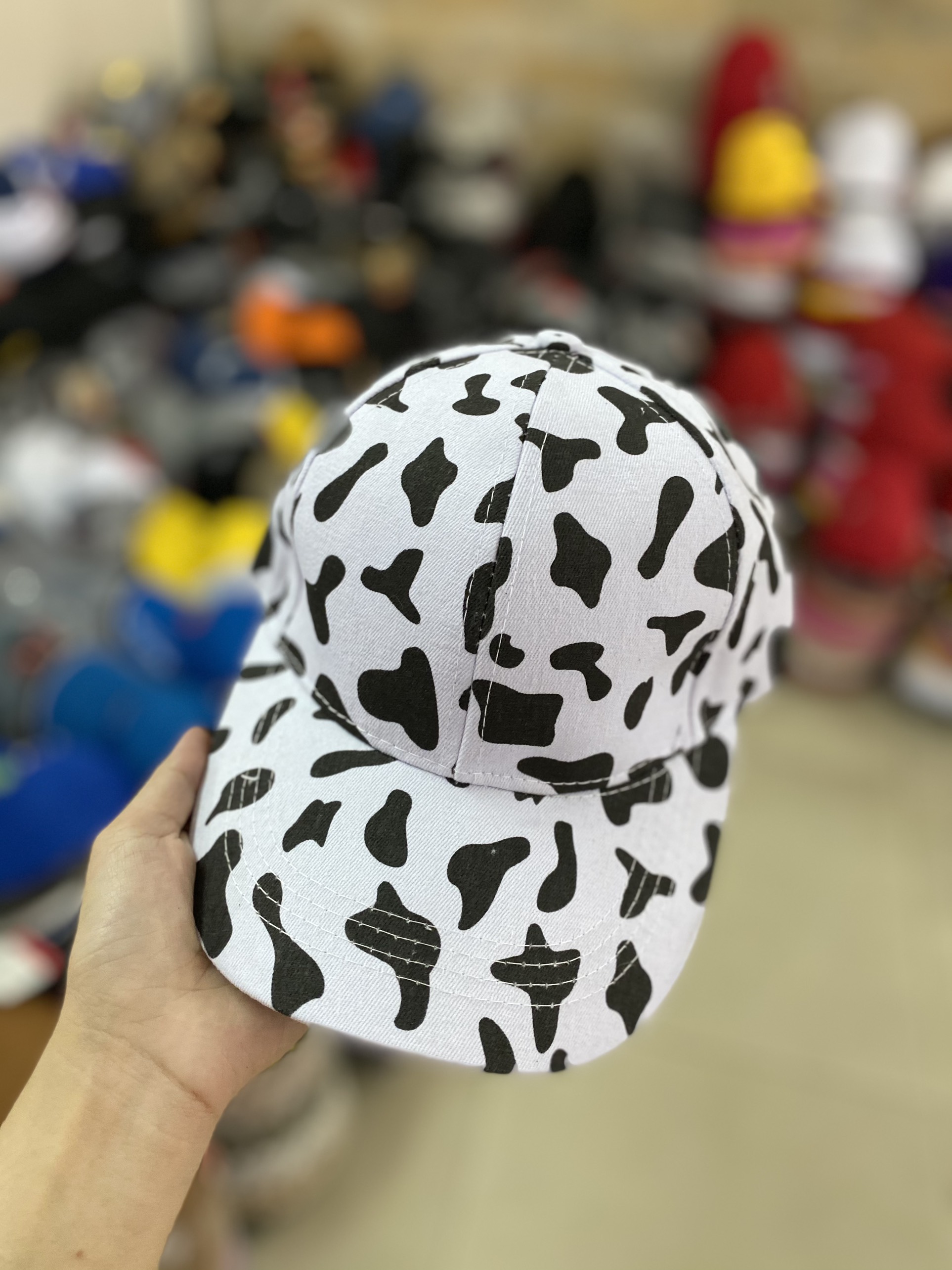 mũ lưỡi trai bò sữa