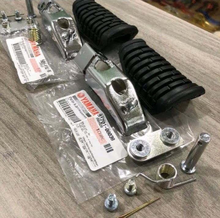 Bộ cao su gác chân trước jupiter , exciter 135 đời 2011 - 2012 - 2013 - 2014 zin yamaha / gác xếp trước ex 135 / gác xếp ex