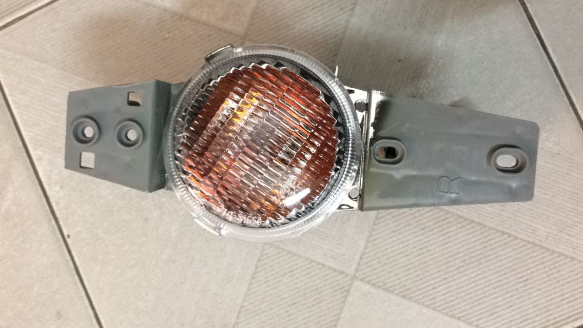 Đèn xi nhan cản trước Daihatsu Terios