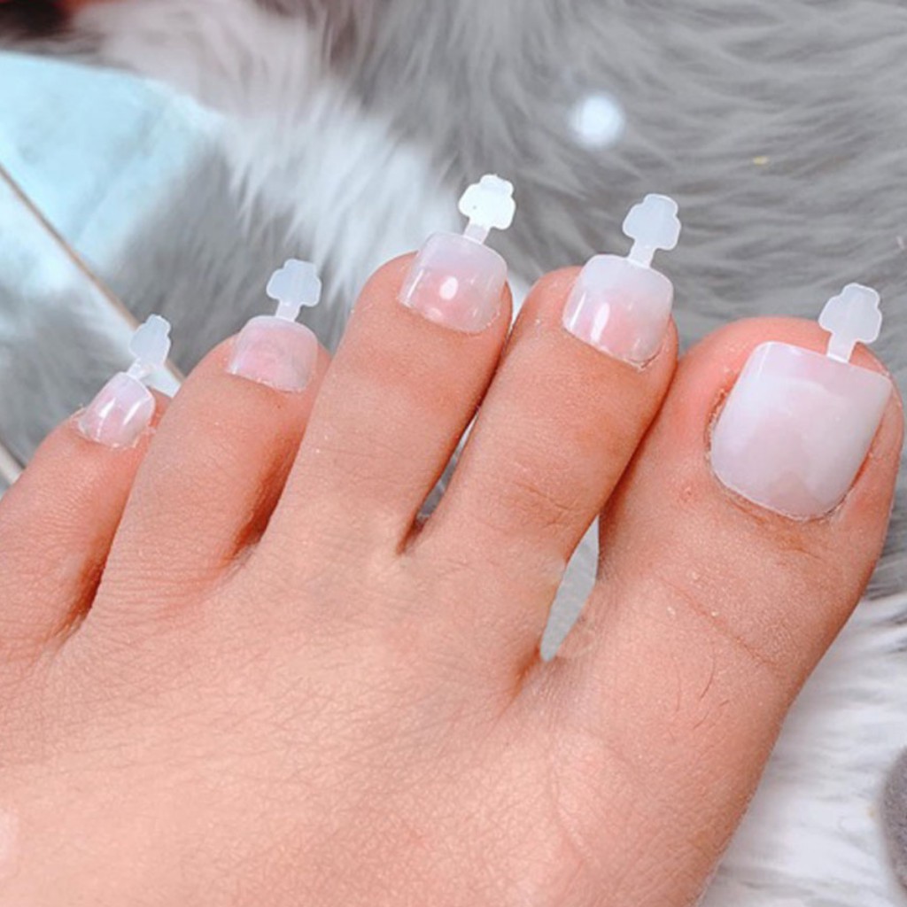 Móng up chân chuẩn fom ( bịch 600 móng)