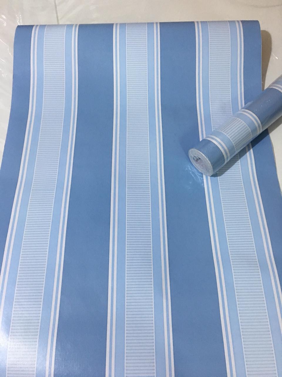 Giấy Dán Tường Sẵn Keo Dọc Xanh Sáng (10m x 45cm)