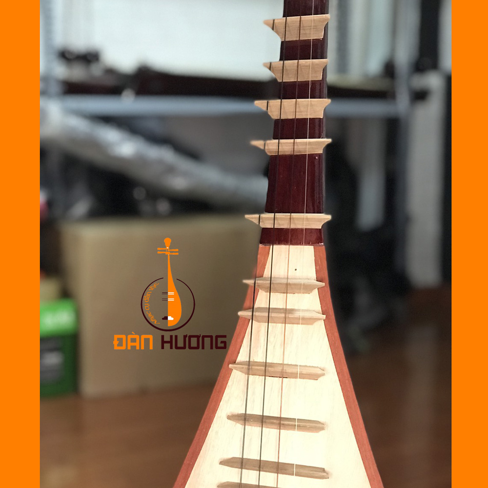 Đàn tỳ bà khảm trai