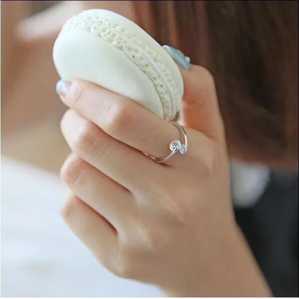 Nhẫn nữ đính cườm cao cấp