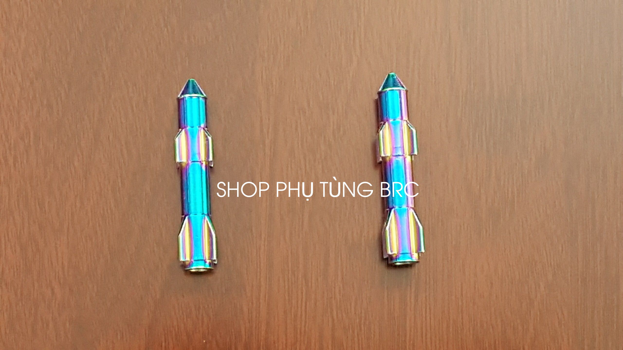 Đầu chụp đủa thắng titan kiểu hỏa tiễn.