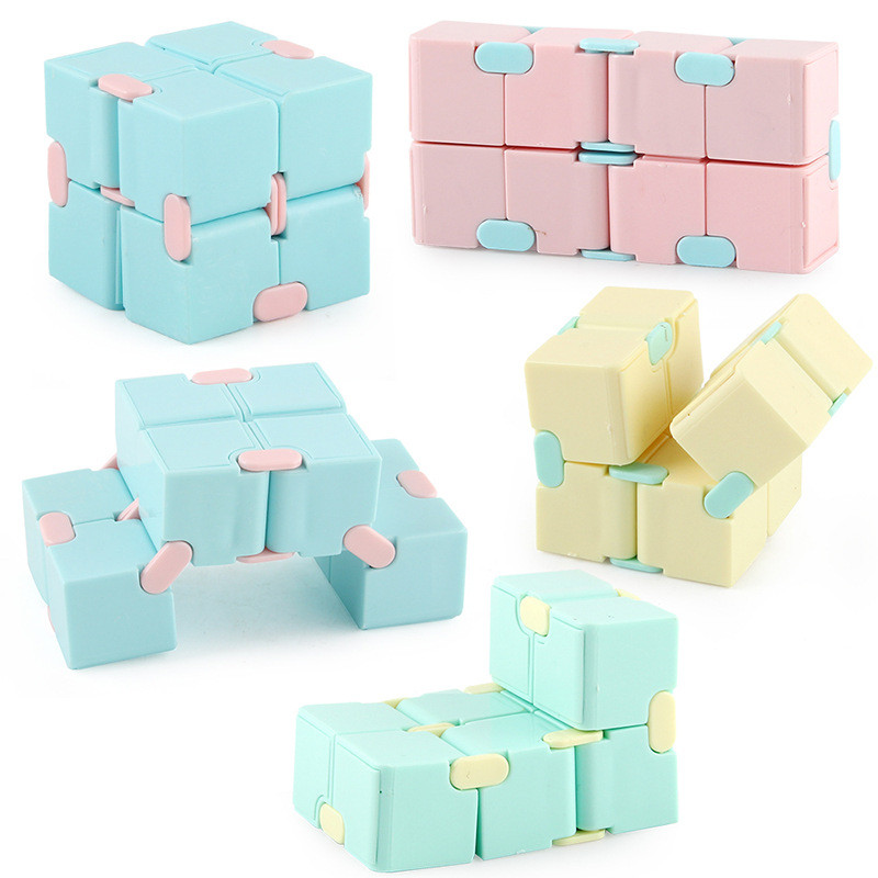 Đồ chơi rubik 4x4 phát sáng - rubik dạ quang phát sáng trong đêm tối