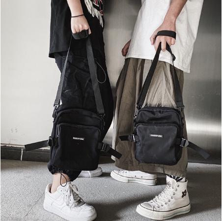 Túi đeo chéo đen cá tính unisex (có sẵn, hình thật)