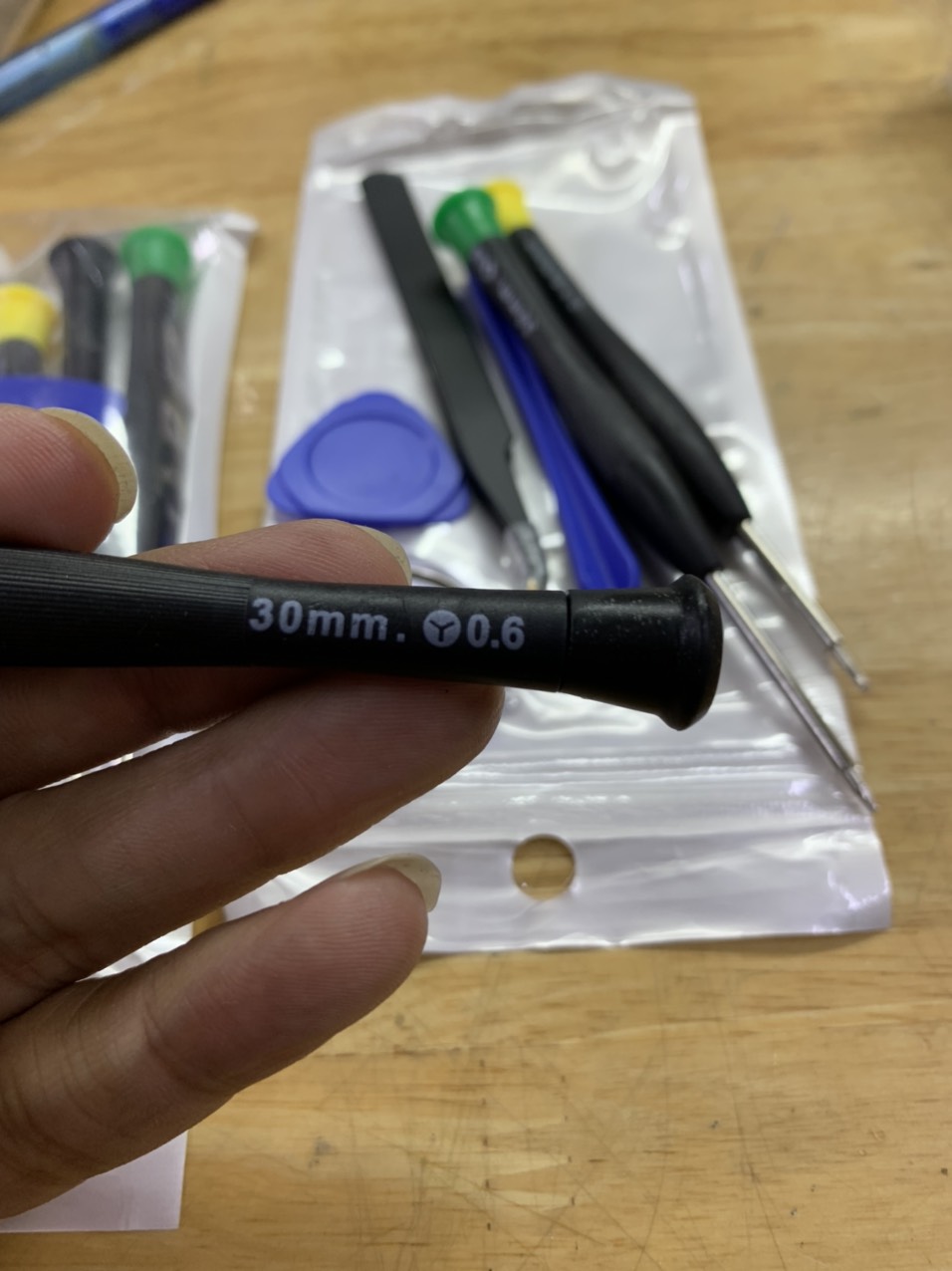 Bộ vít mở iphôn 5/6/7/8/X nhỏ gọn 7in1