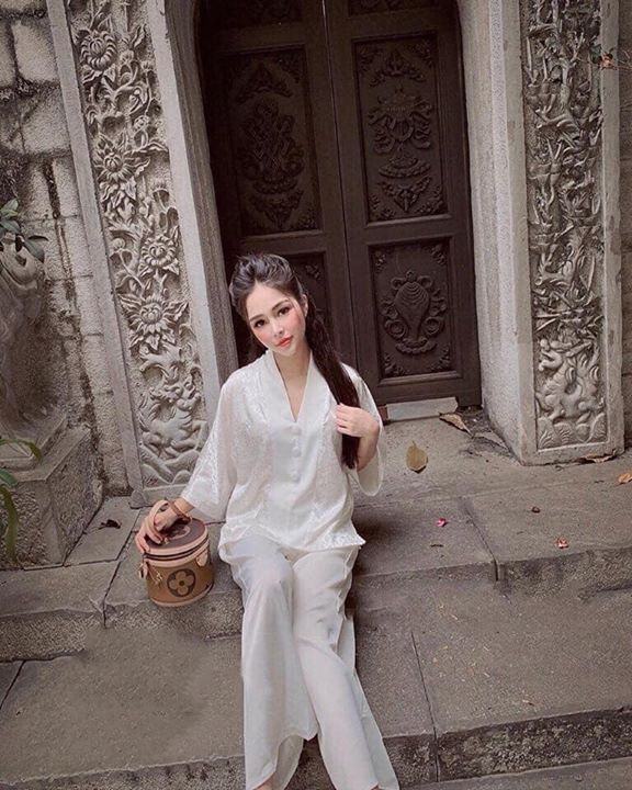 Mẫu gấm Hoa phối viền lụa bà lai G01