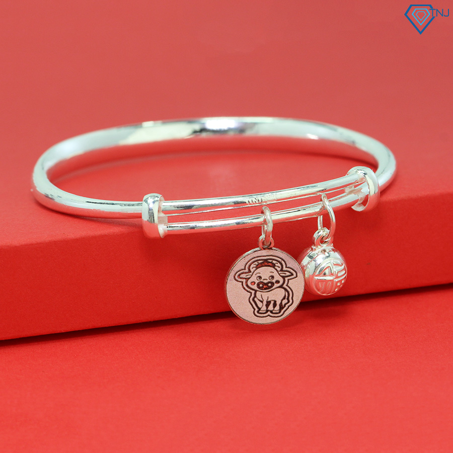 Quà tặng thôi nôi, quà đầy tháng cho bé ý nghĩa - Lắc bạc cho bé tuổi sửu hình con trâu khắc tên LTT0060 - Trang Sức TNJ
