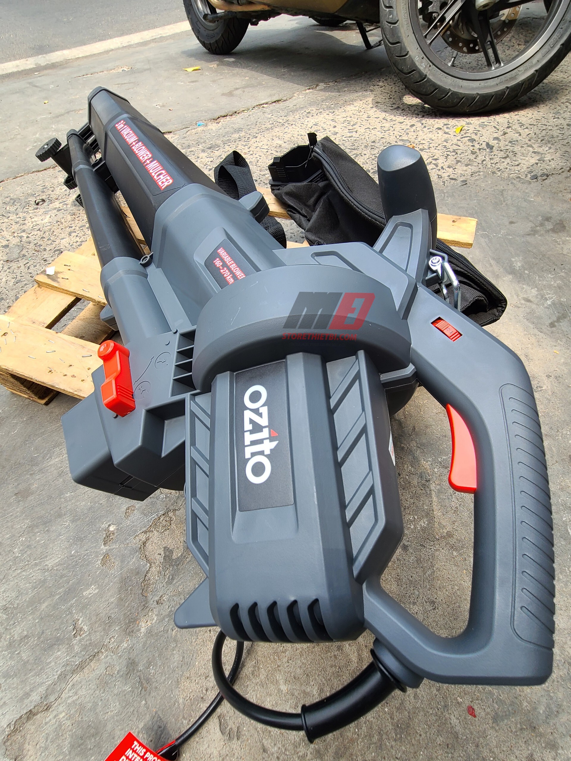 Máy hút và thổi lá Ozito BL-2401