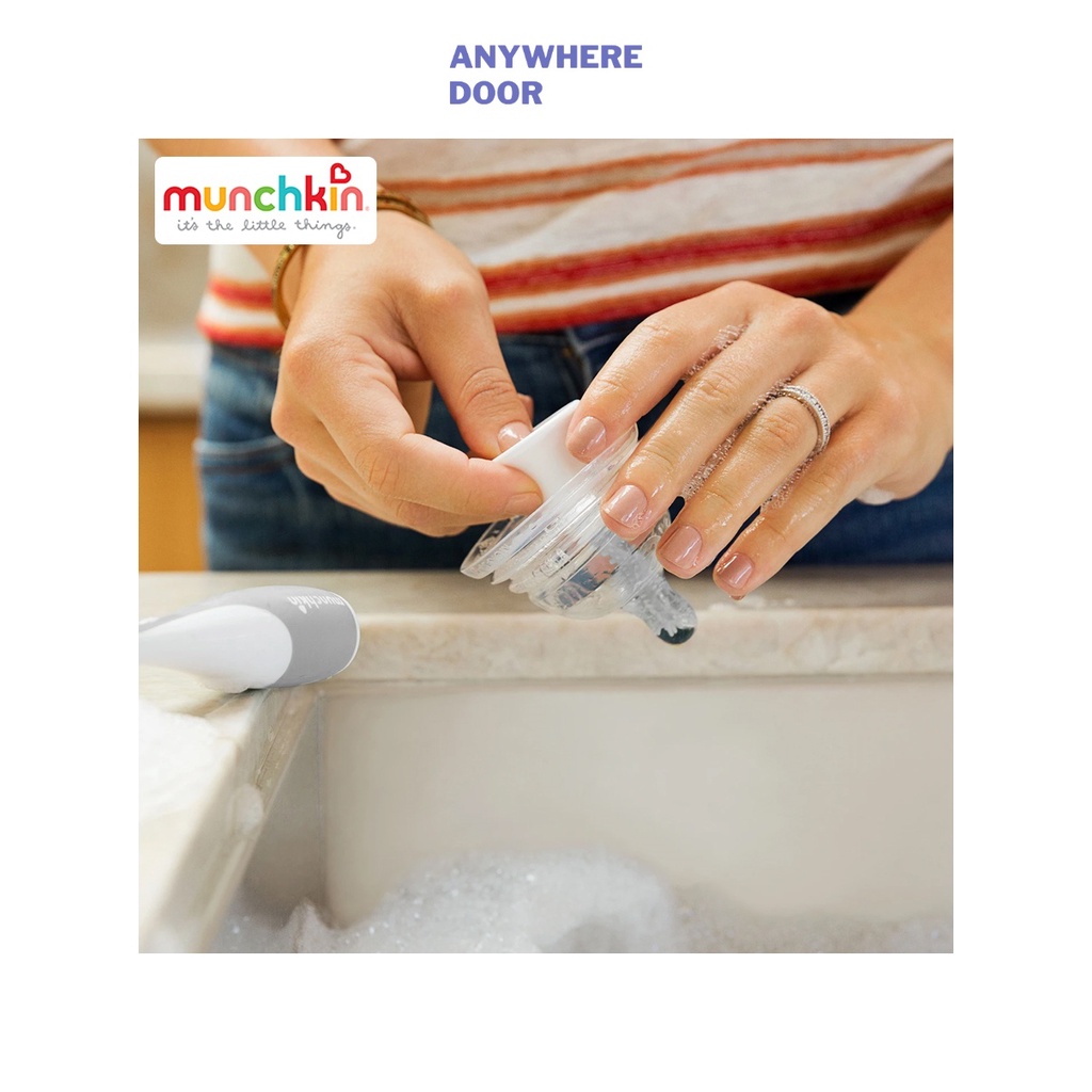 Cọ bình sữa có mút Munchkin  2 trong 1