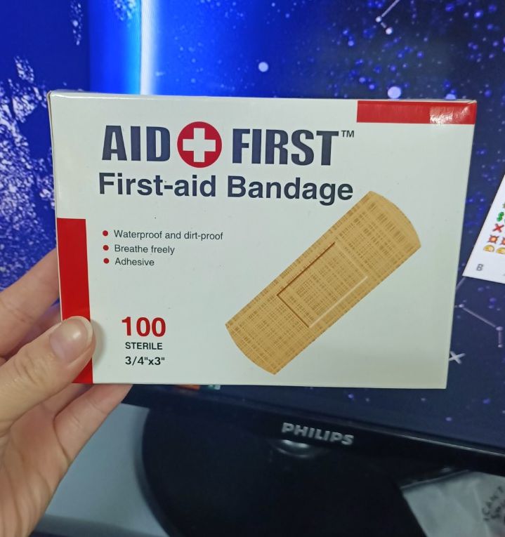 [HCM]Hộp 100 miếng băng keo cá nhân dán vết thương đủ size