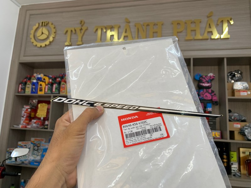 Tem sườn Winner Đen chử DOHC 6 Speed Trái (Miếng)