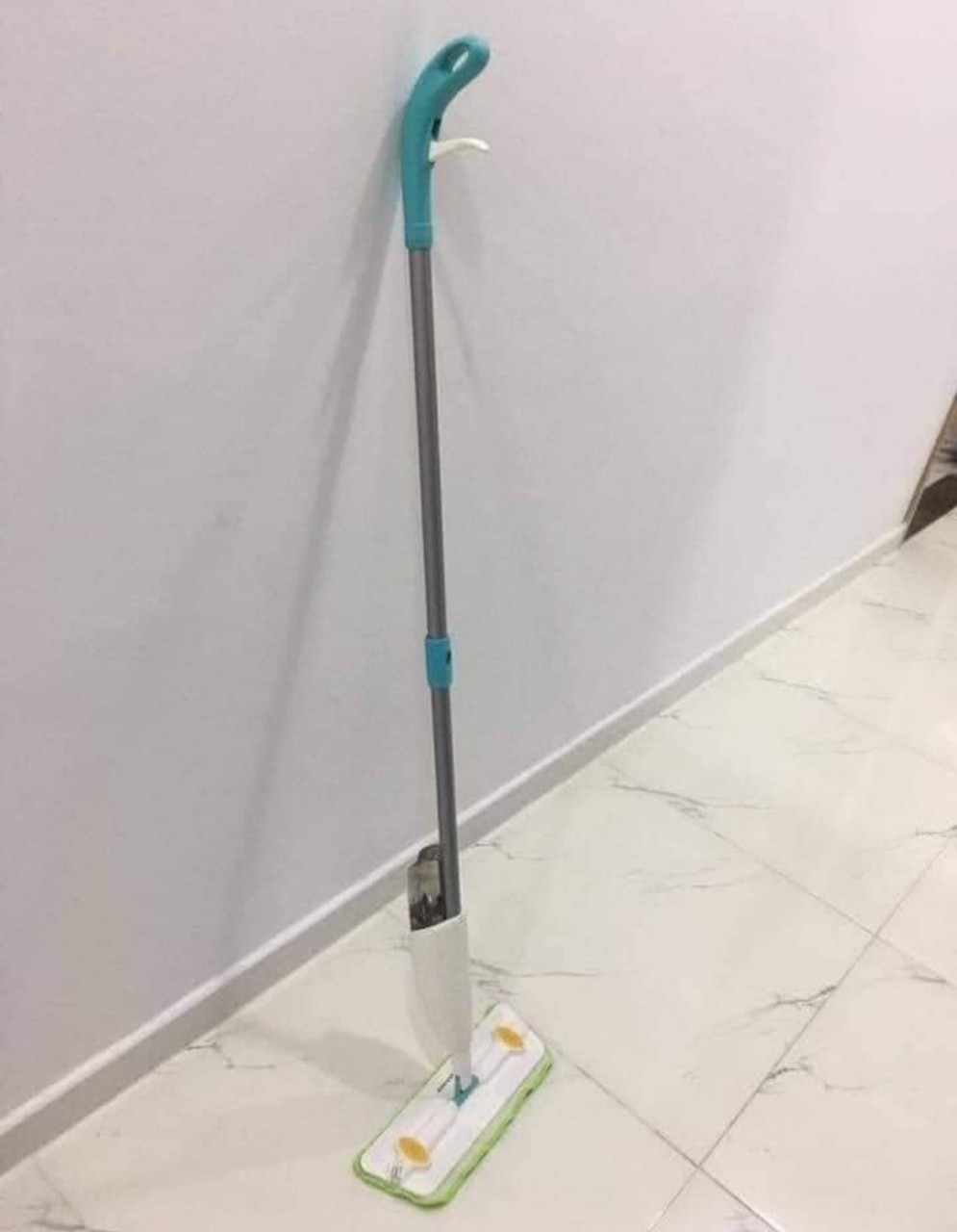 Cây lau nhà Lock&Lock dạng xịt nước ETM461, ETM462 [gồm 2 bông lau đi kèm]