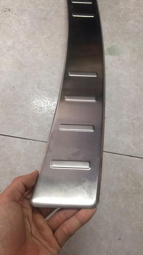 Ốp chống trầy cốp ngoài inox theo xe mazda 3 đời 2016 - 2018