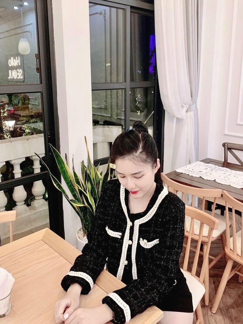Áo dạ dài khuy ngọc sang chảnh