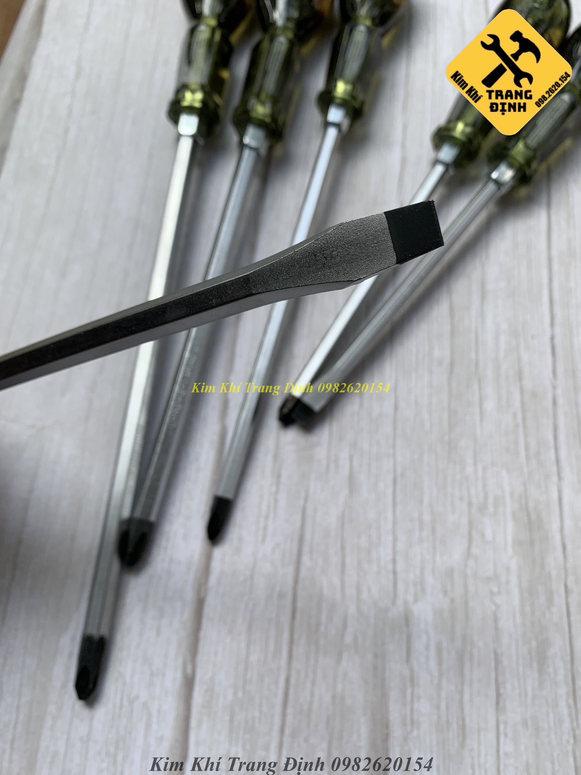 Tô Vít Đóng Nhật Bản 2 Cạnh và 4 Cạnh (chiều dài 150 – 200mm) - phi 6 và phi 8 - 1 chiếc