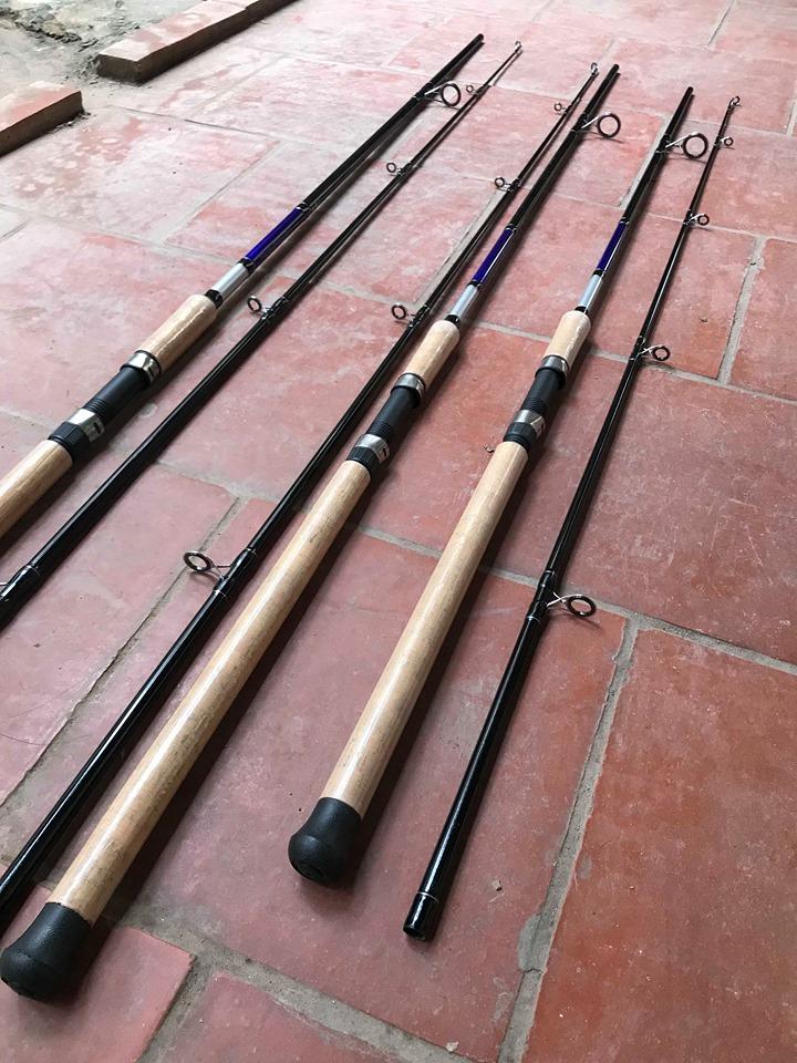 Cần Câu Cá 2 Khúc Daiwa Phantom Cán Gỗ