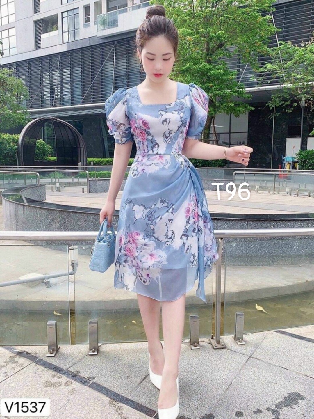 Đầm lụa hoa dáng xoè tay phồng