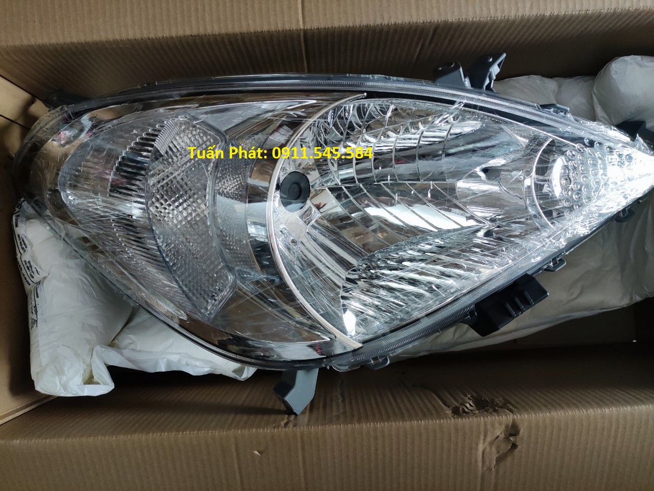 Đèn Pha Xe Toyota Innova 2006-2011 TYC
