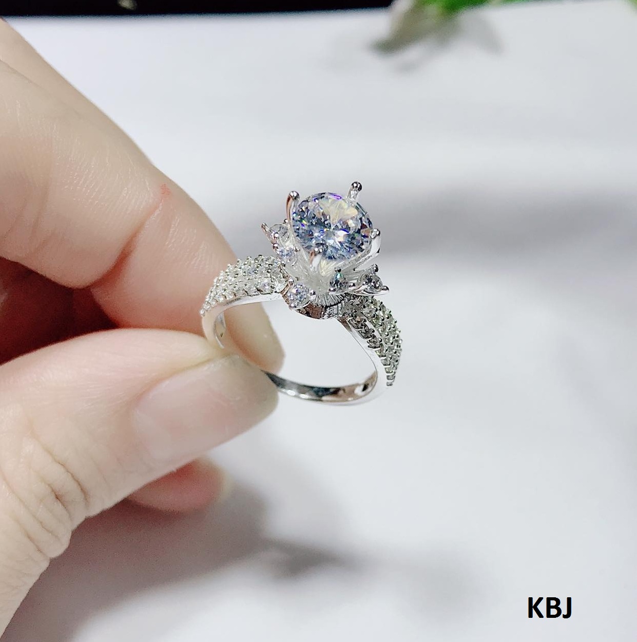 Nhẫn bạc nữ đài cao đính đá MS85