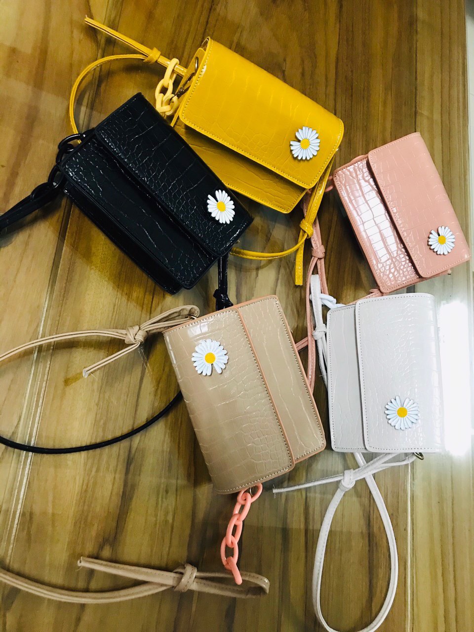 Túi nữ đeo chéo hoa cúc phối xích HL 330
