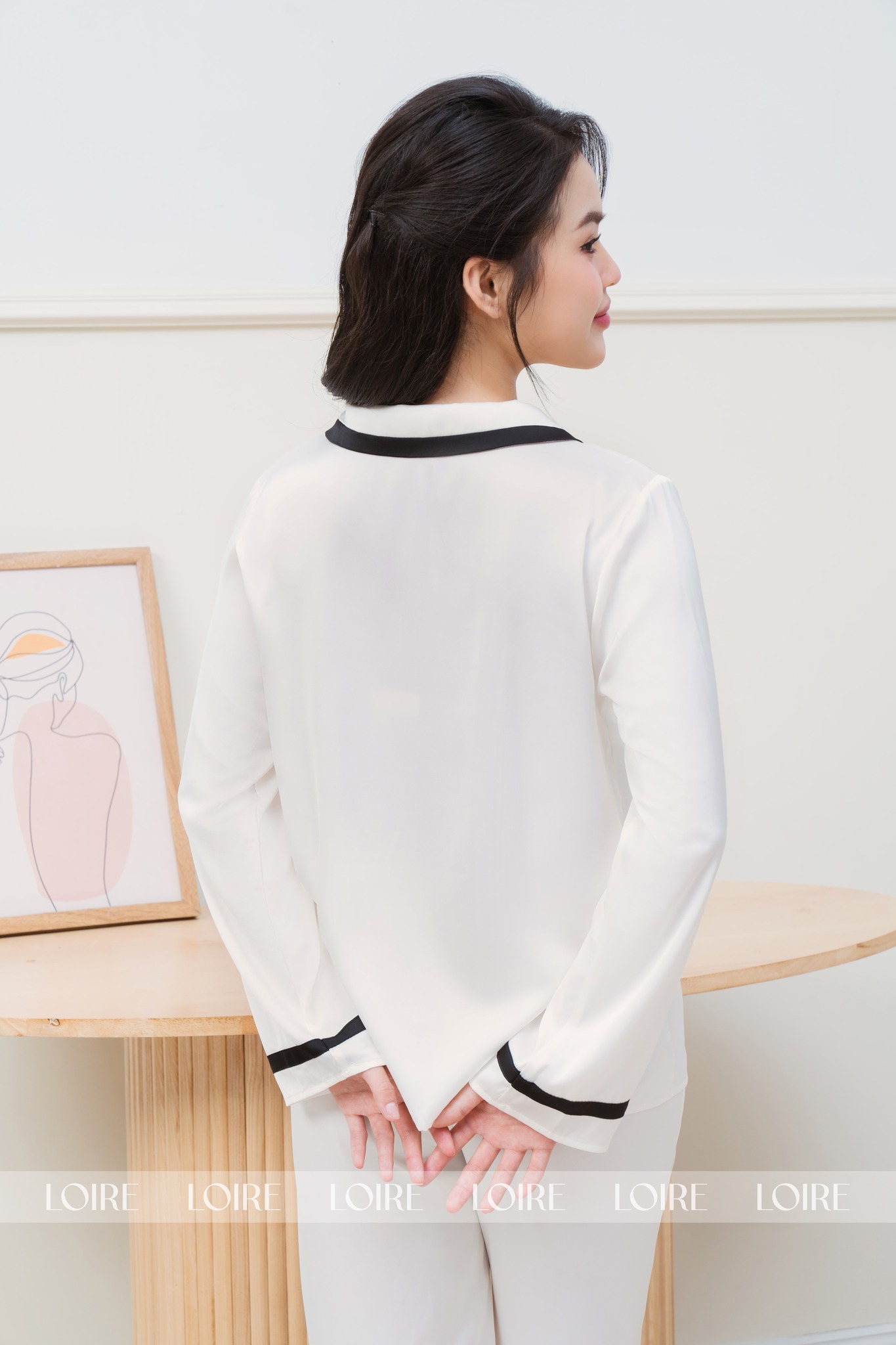 Bộ Pijama Lụa Trắng Viền Đen Dáng Dài Basic Loirechic LPD20