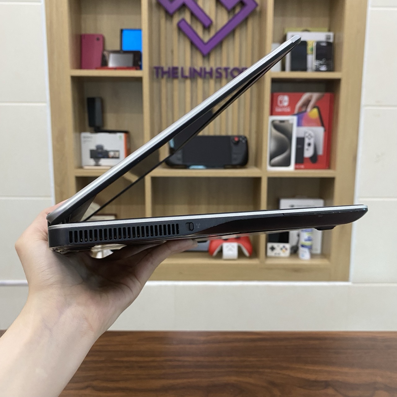 Laptop Dell Latitude E7240 màn 12.5 inch - Core i7 4600u Mỏng nhẹ