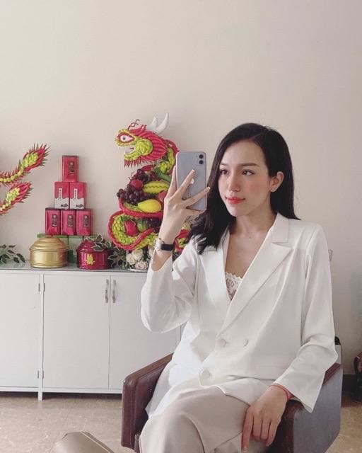 Áo Vest 4 Nút Bọc Vải Phom Suông ( TRẮNG + ĐEN )