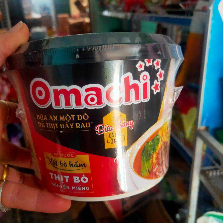 Mì hộp Omachi xốt bò hầm (thịt bò nguyên miếng)