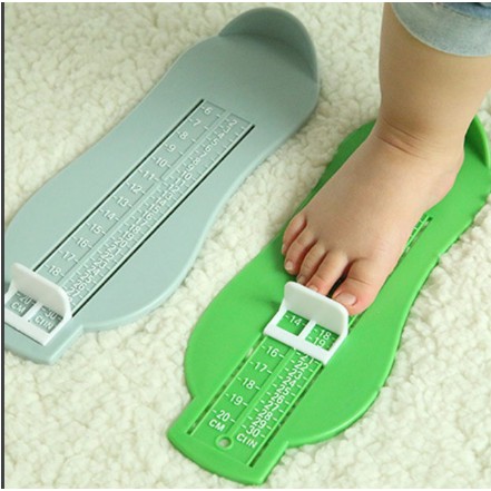 Thước đo chiều dài bàn chân cho bé