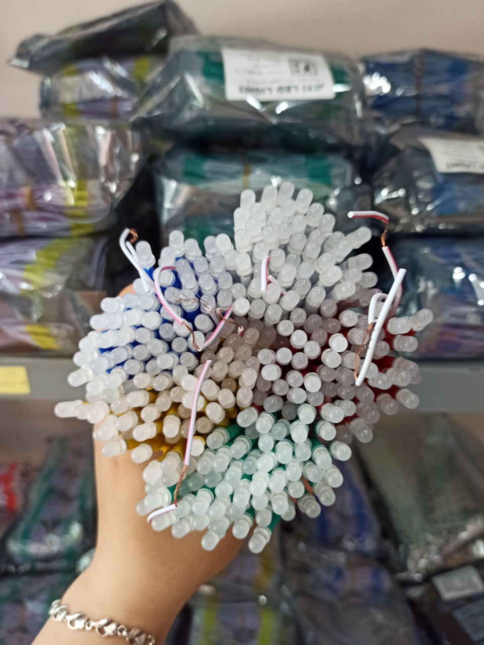 Led liền dây 5mm điện áp 5V 100 bóng/ bó