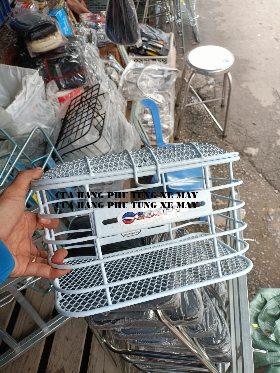 Rổ trước xe Scoopy có nắp đậy
