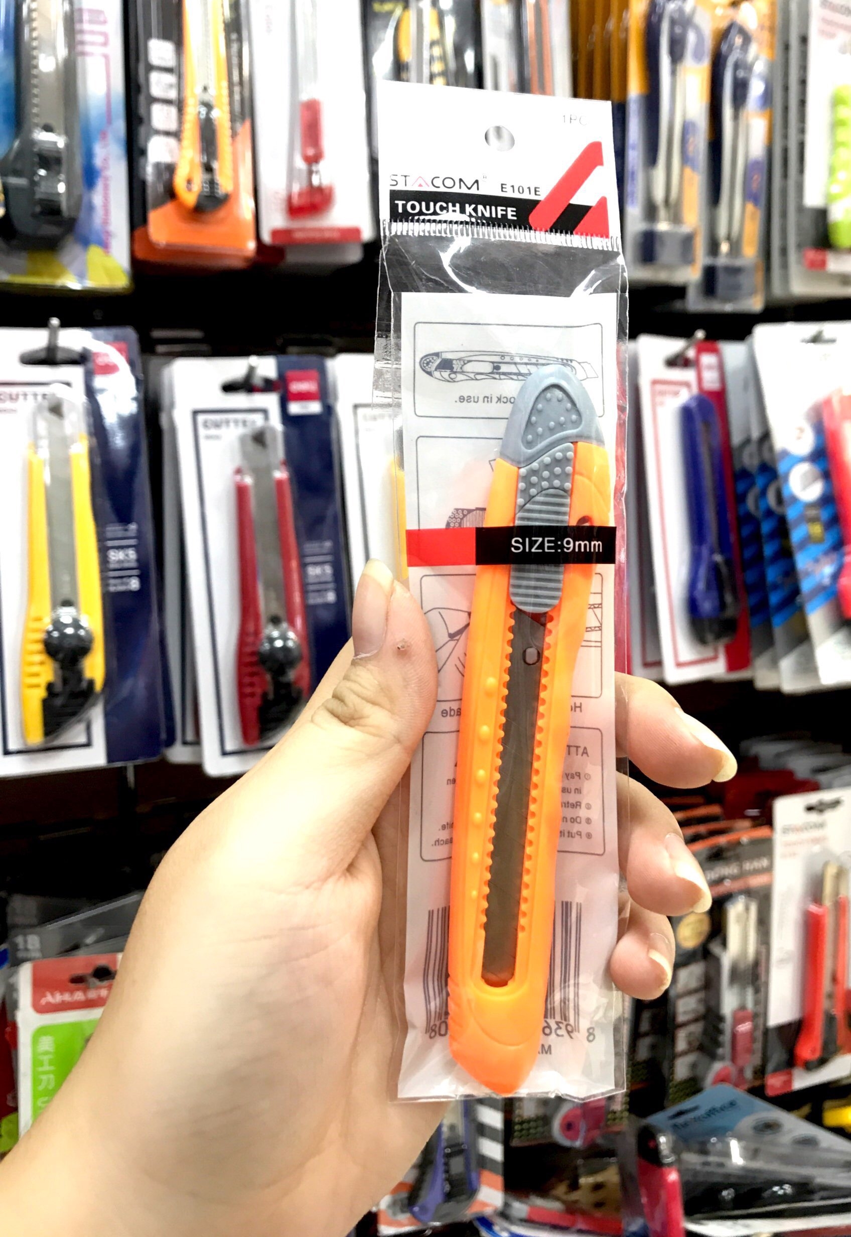 Dao Rọc Giấy Văn Phòng STACOM Lưỡi Cỡ Nhỏ - E101E