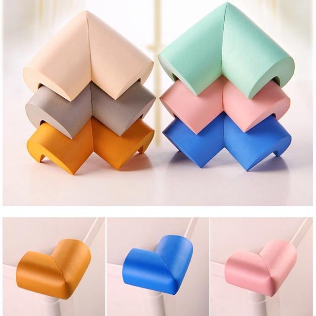 [HCM]4 Miếng Xốp Bịt Góc Bàn Góc Giường An Toàn