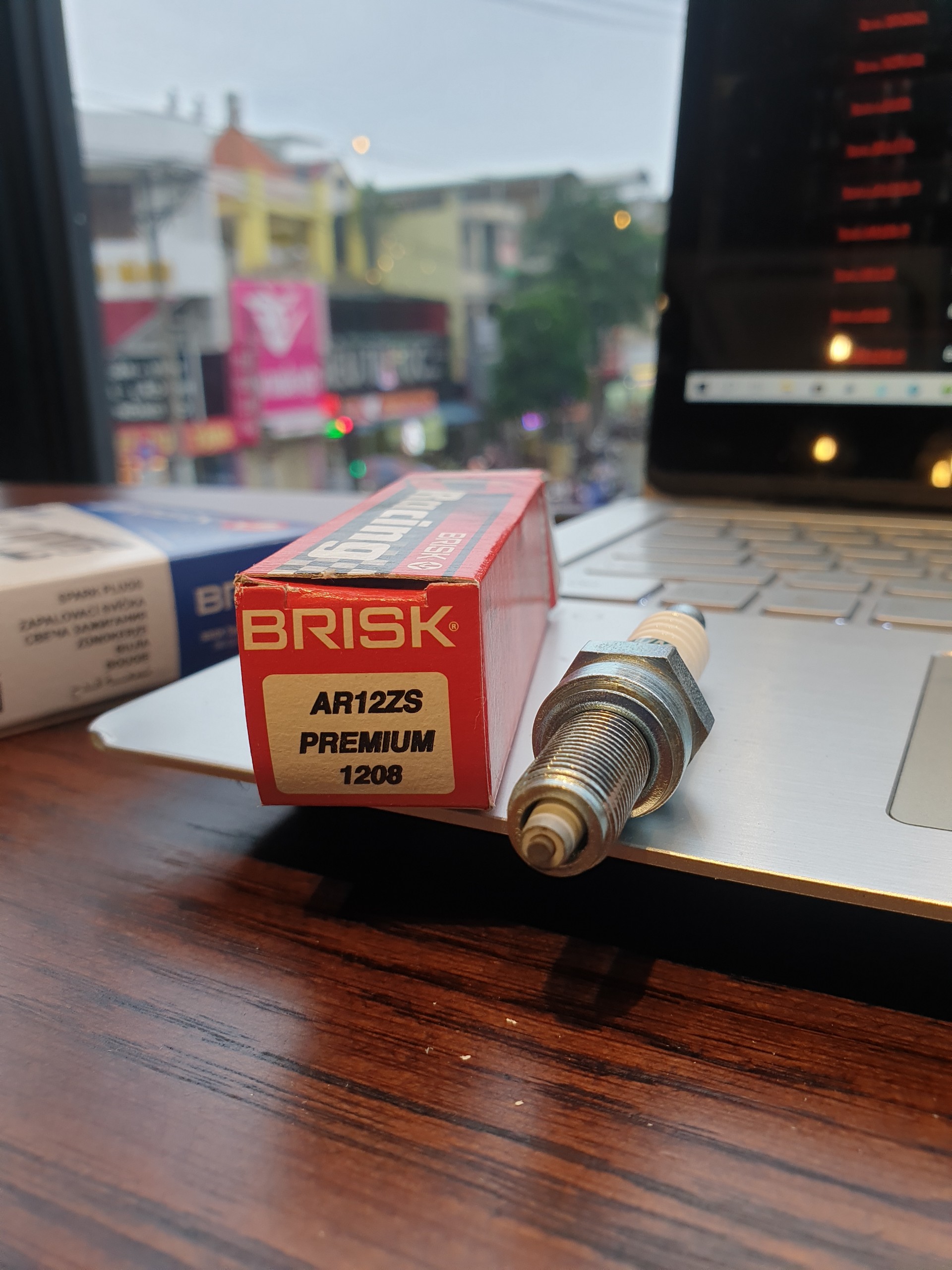 Bugi brisk premium ( 360) - chân dài - AR12ZS
